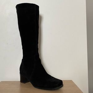 LA CANADIENNE SUEDE SQUARE TOE BOOTS